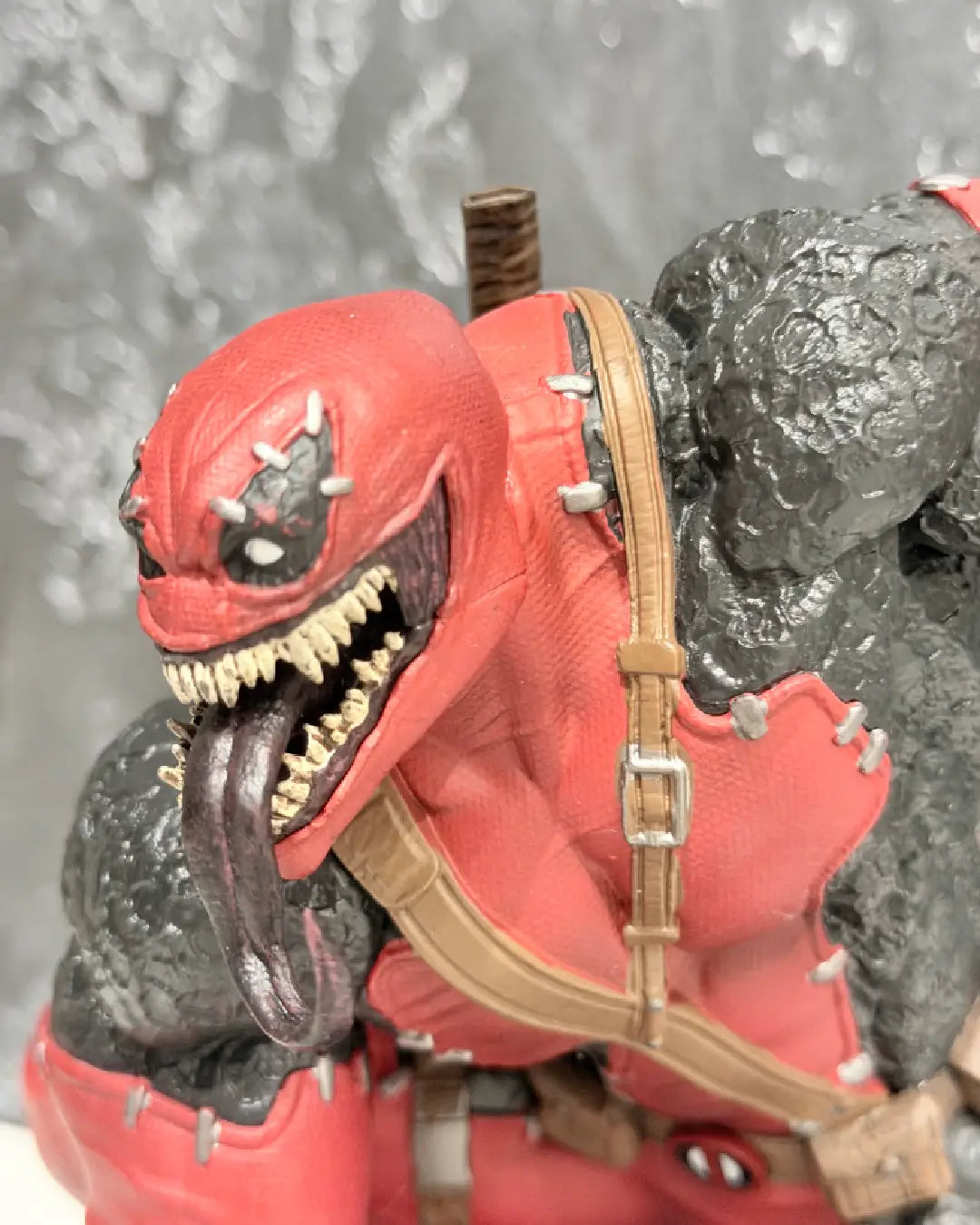 Diamond Select Venompool Statue | C Grade | Damaged Sword